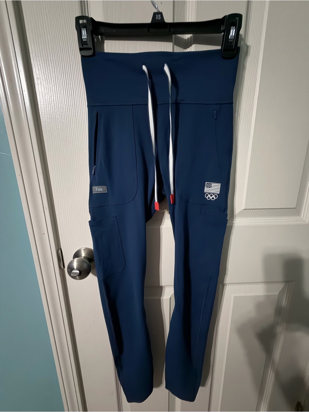FIGS Women’s Navy Blue Team USA Scrub Leggings NWOT Size XXS
